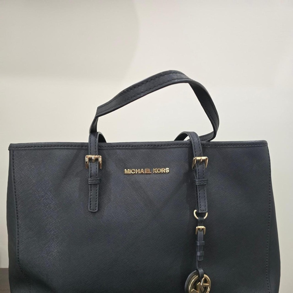 Michael Kors Jet Set saffiano leather tote black